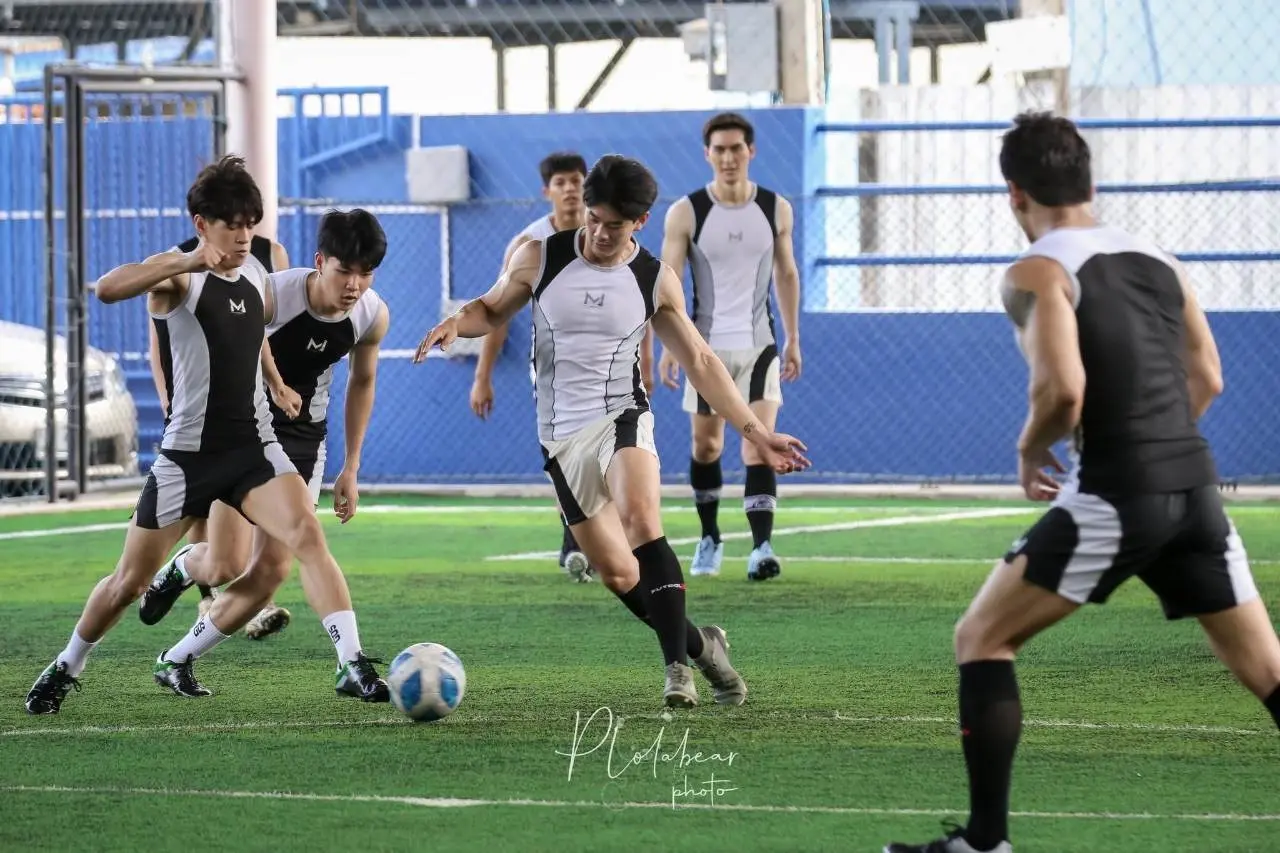 เตะบอลหล่อๆสไตล์หนุ่มๆ Mister International Thailand 2023