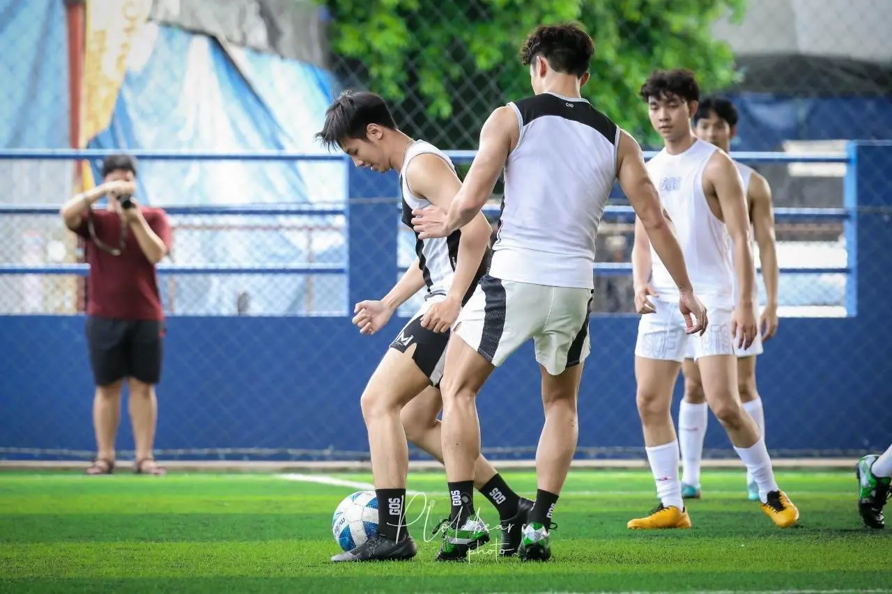 เตะบอลหล่อๆสไตล์หนุ่มๆ Mister International Thailand 2023