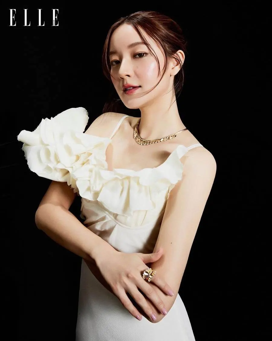 อิ้งค์ วรันธร @ ELLE Thailand August 2023