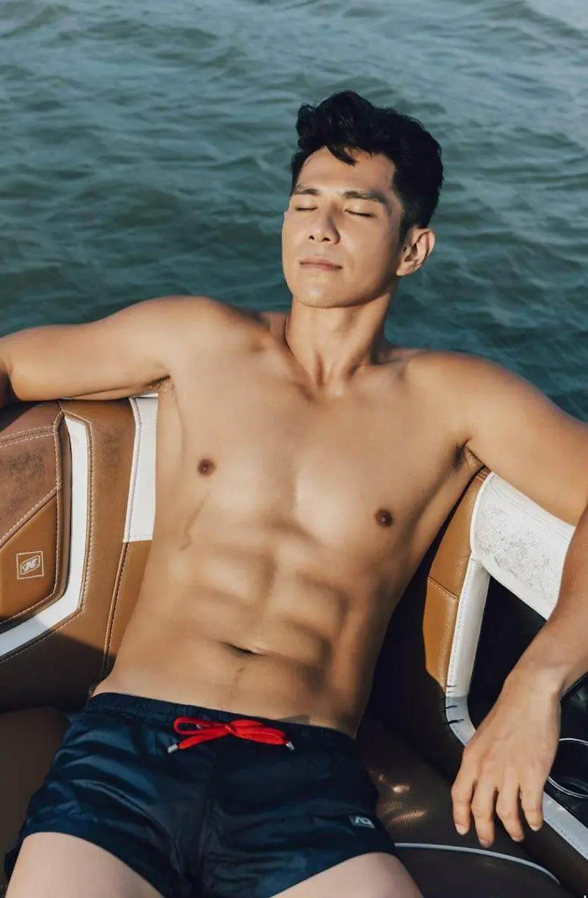 หนุ่มหล่อขึ้นปก 1165