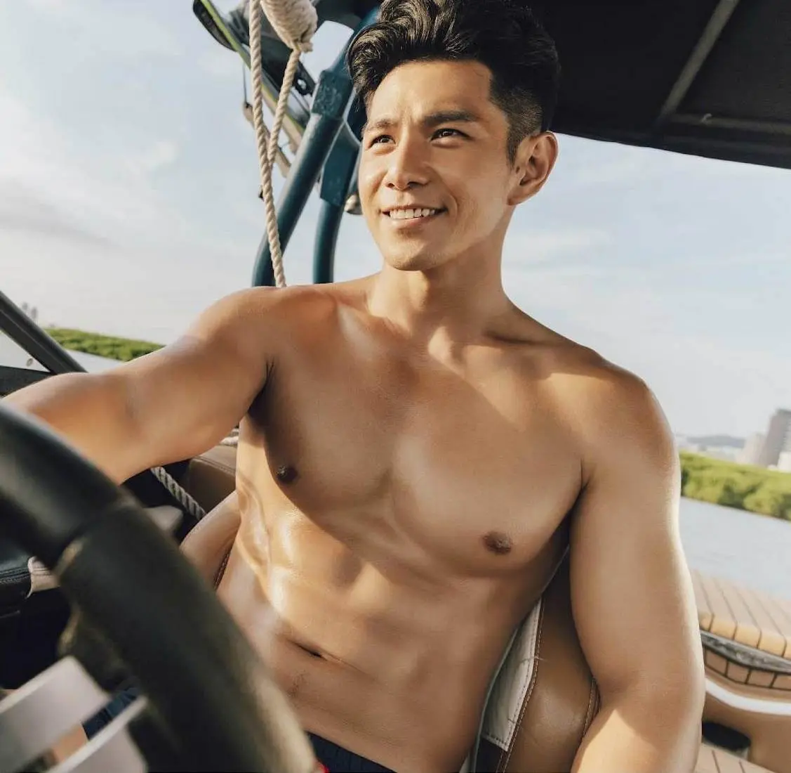 หนุ่มหล่อขึ้นปก 1165