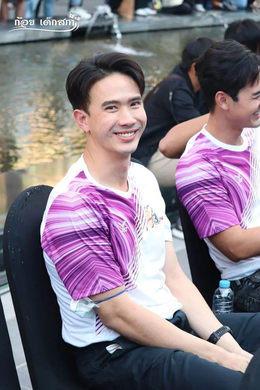 ไม่ถอดแต่น่ากอกมากพ่อ