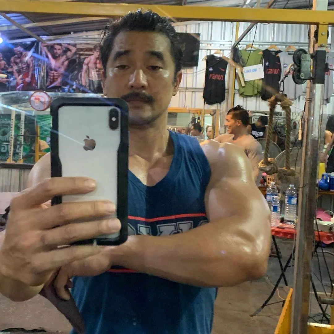 แซ่บตัวพ่อ