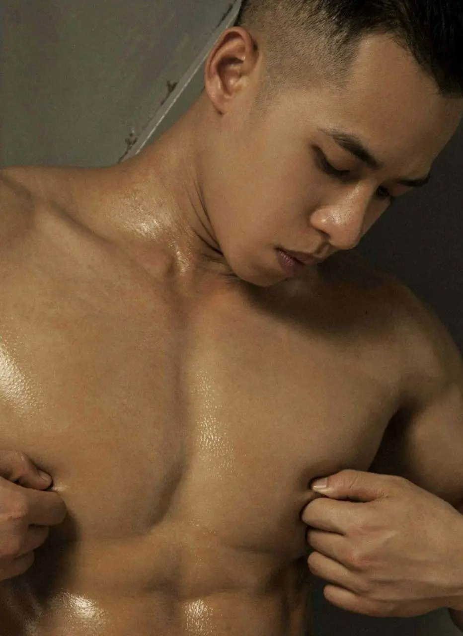 หนุ่มหล่อขึ้นปก 1168