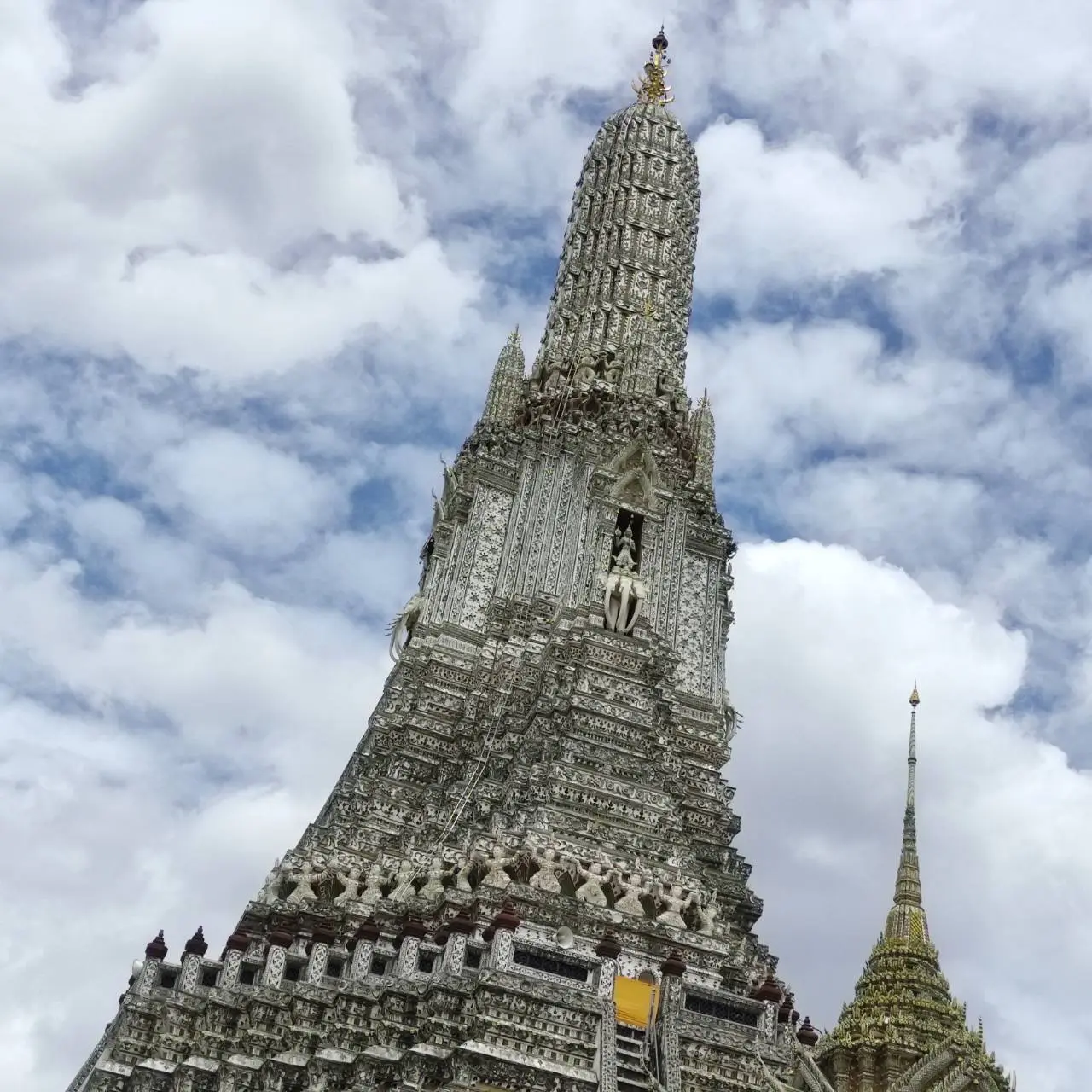 วัดอรุณที่มีคนไทยเพียง 2 คน