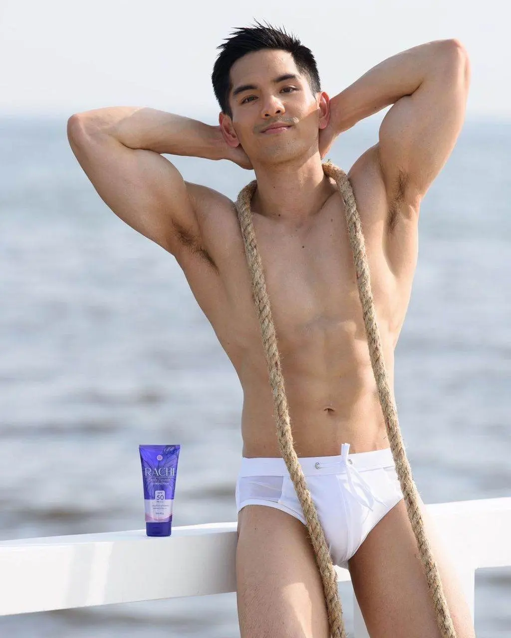 บิกินี่ขาวของบรรดาสามี