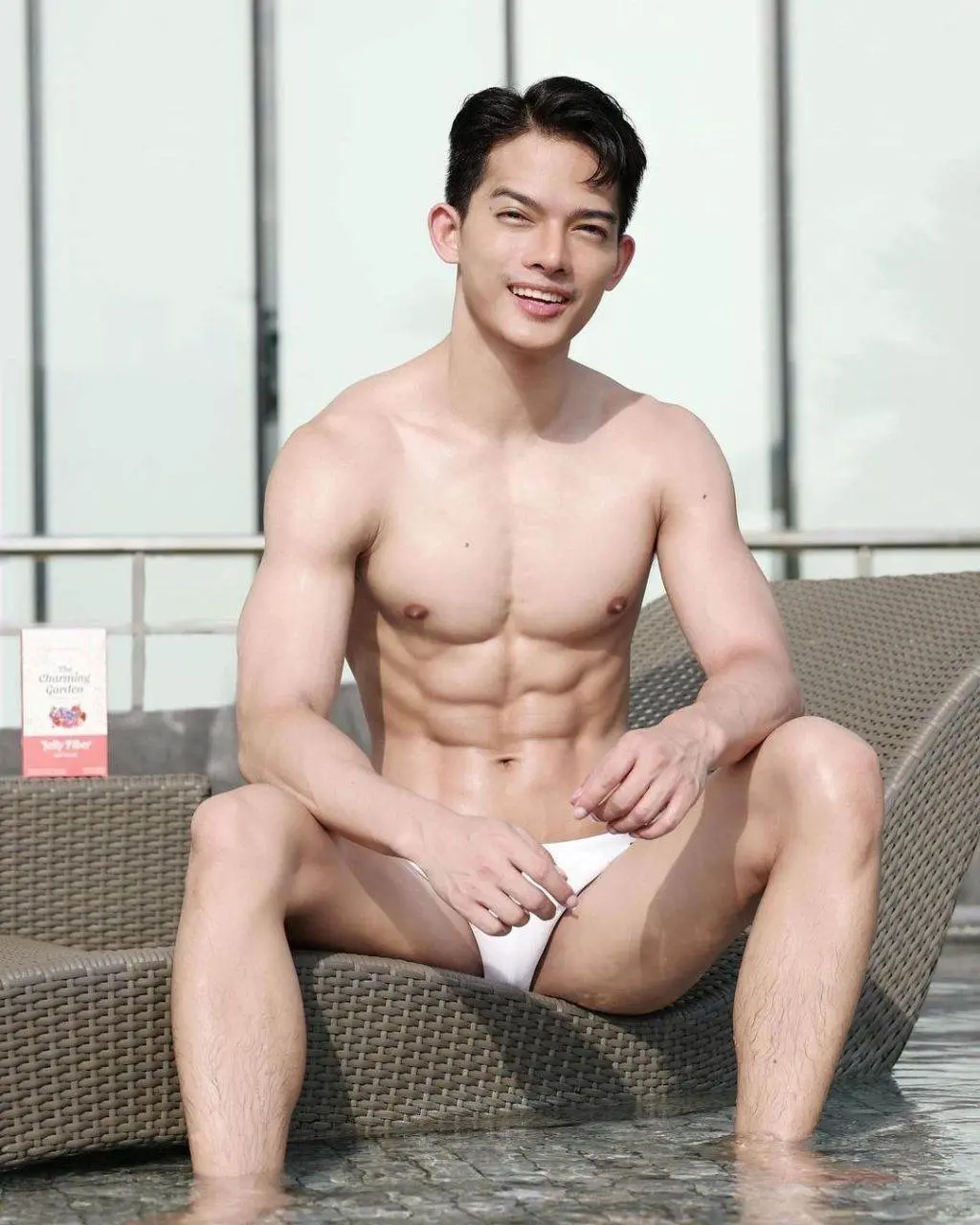 บิกินี่ขาวของบรรดาสามี