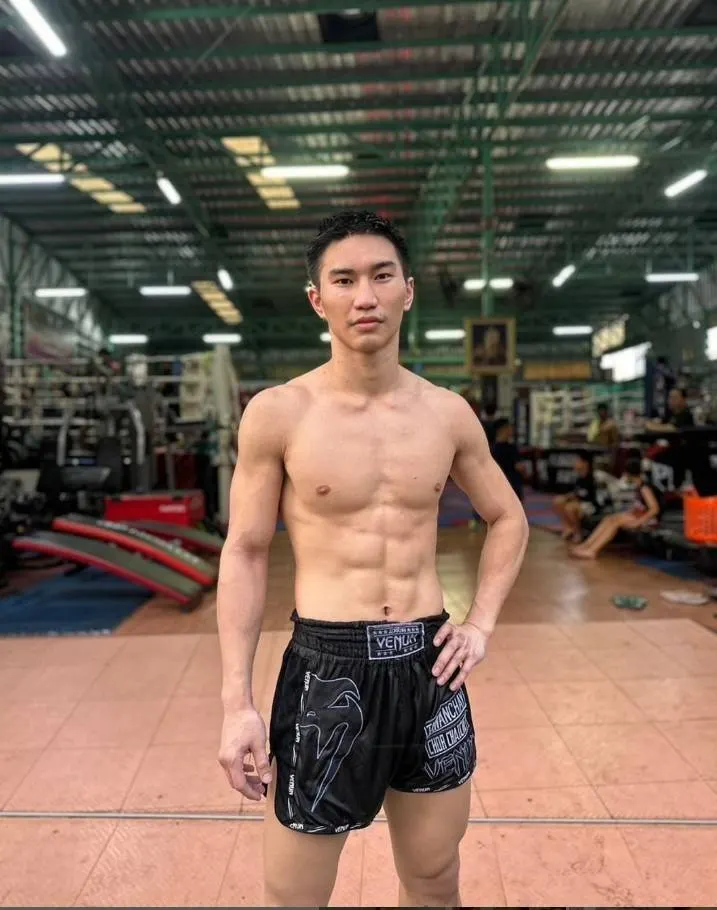 เลียไม่เบื่อ
