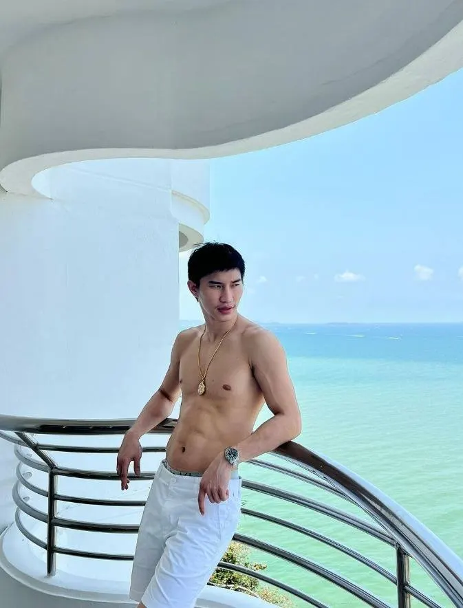 เลียไม่เบื่อ