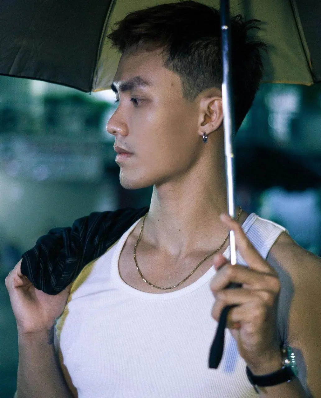 ผู้ชายในสายฝน