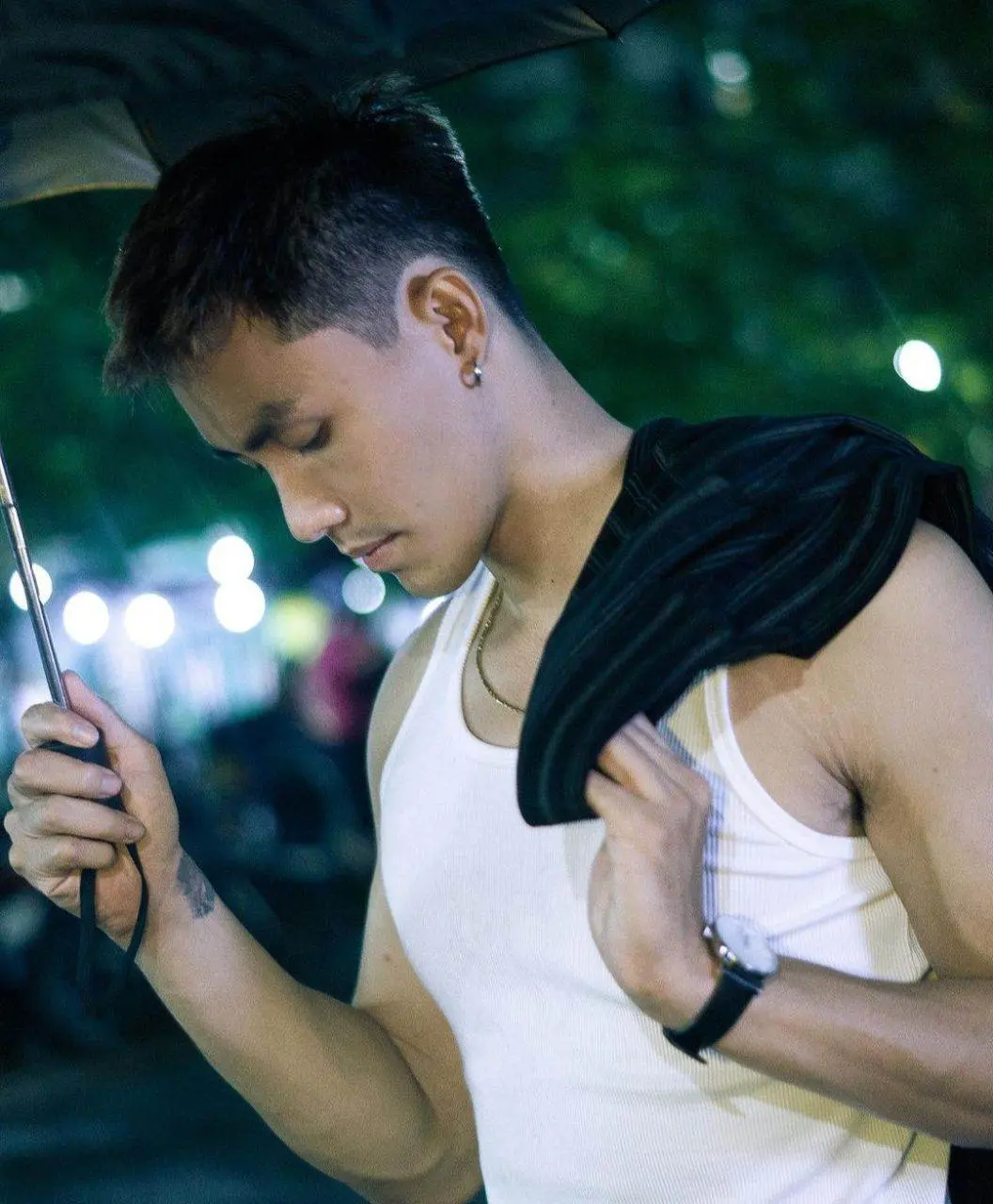 ผู้ชายในสายฝน