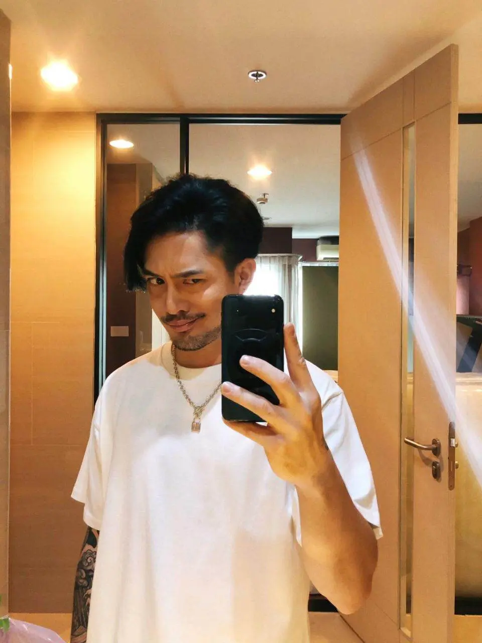 ไม่ถอดแต่..อยากกอดจัง