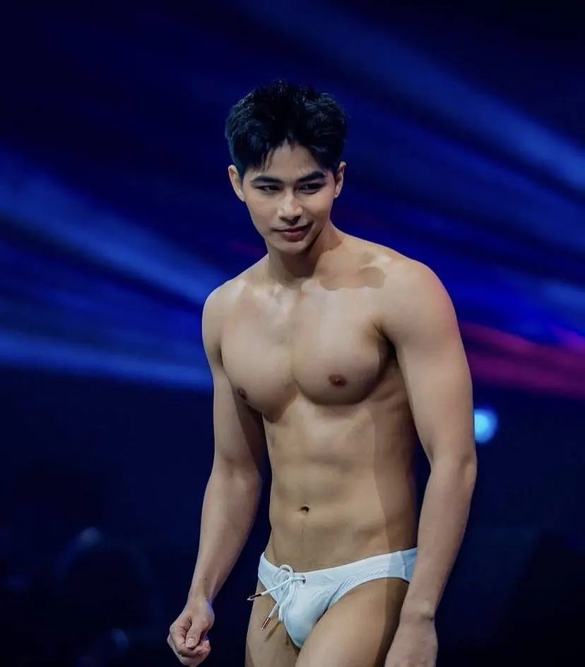 ถอดโชว์เรือนร่าง 2819