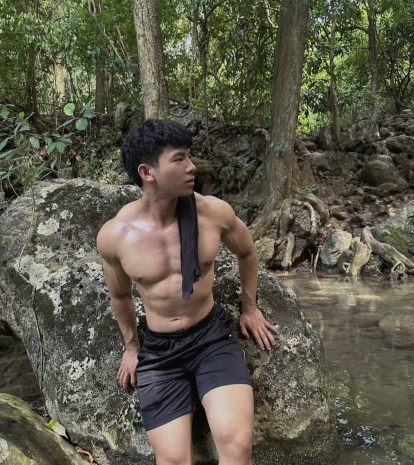 ถอดโชว์เรือนร่าง 2820