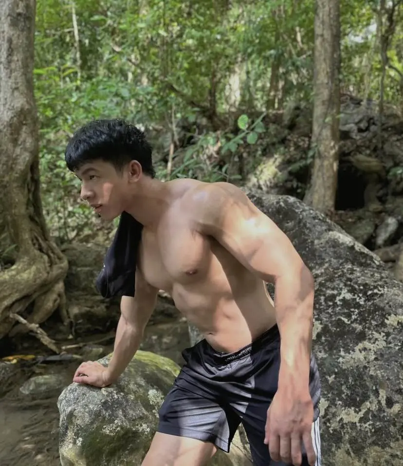 ถอดโชว์เรือนร่าง 2820