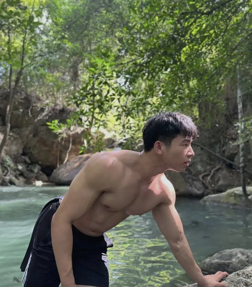 ถอดโชว์เรือนร่าง 2820