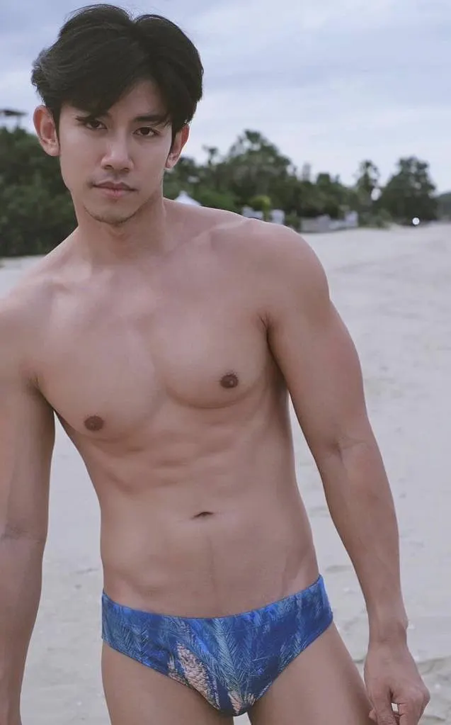 ถอดโชว์เรือนร่าง 2820