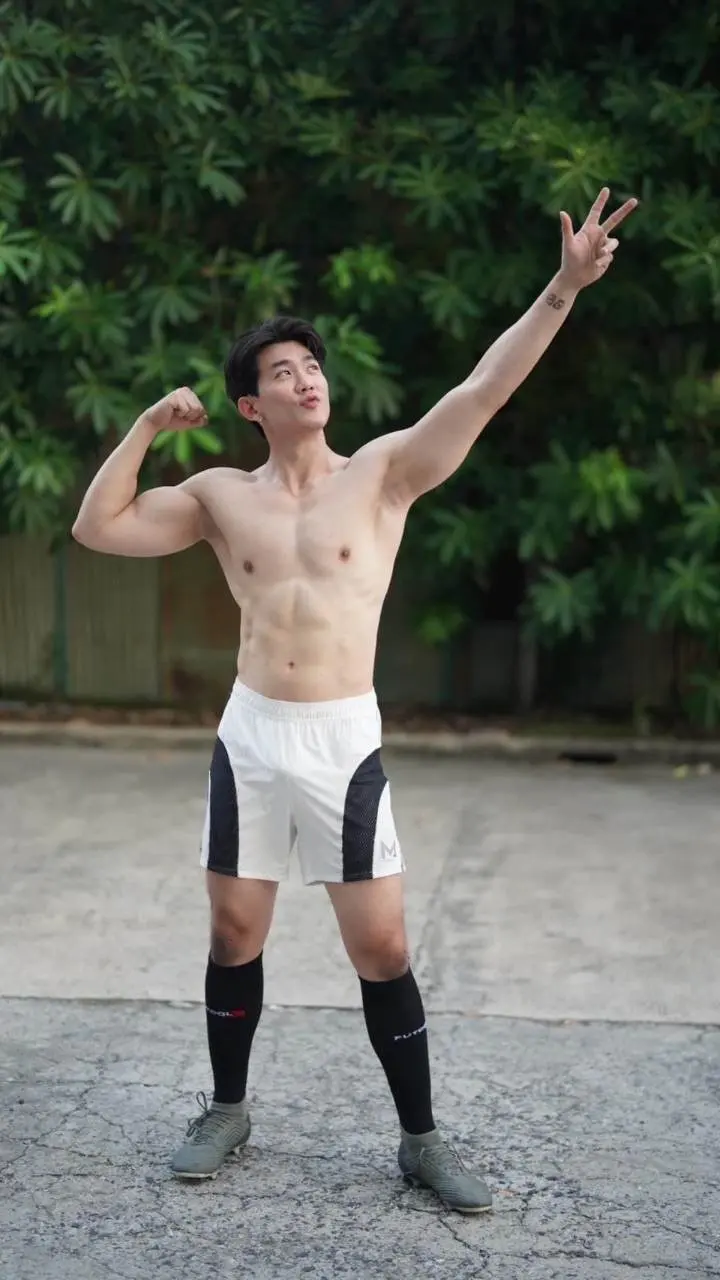 ถอดโชว์เรือนร่าง 2820