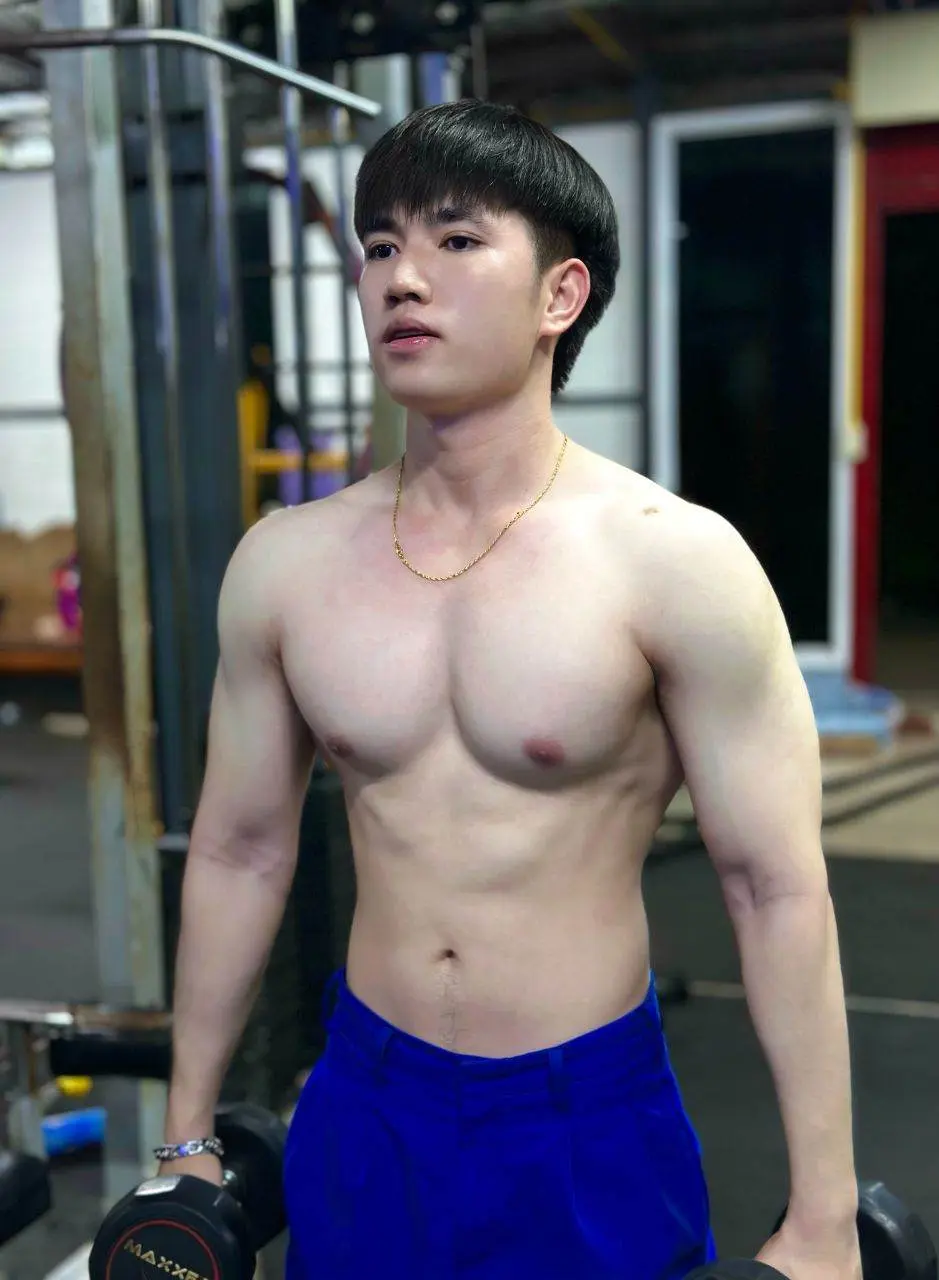 ก็ Body ก็ให้ครับ ขาก็ยาว...!!!