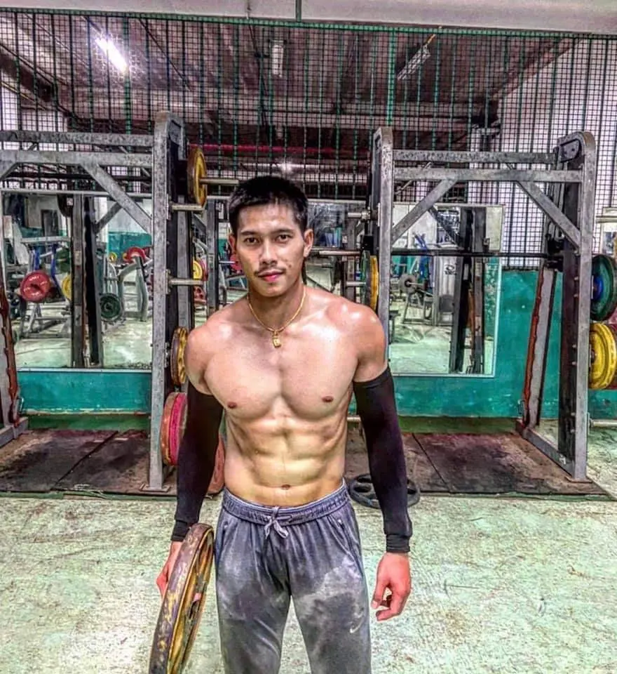 โอ๊ต ภาสพงศ์ อ่ำสำอางค์ กระโดดค้ำชายทีมชาติไทย