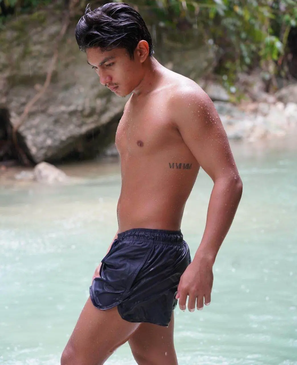 ผู้ชาย-ลำธาร-น้ำตก