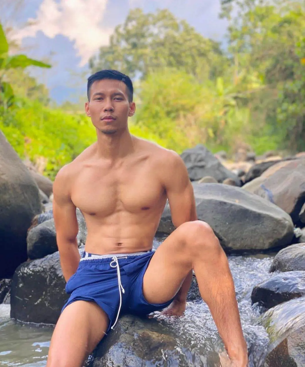 ผู้ชาย-ลำธาร-น้ำตก