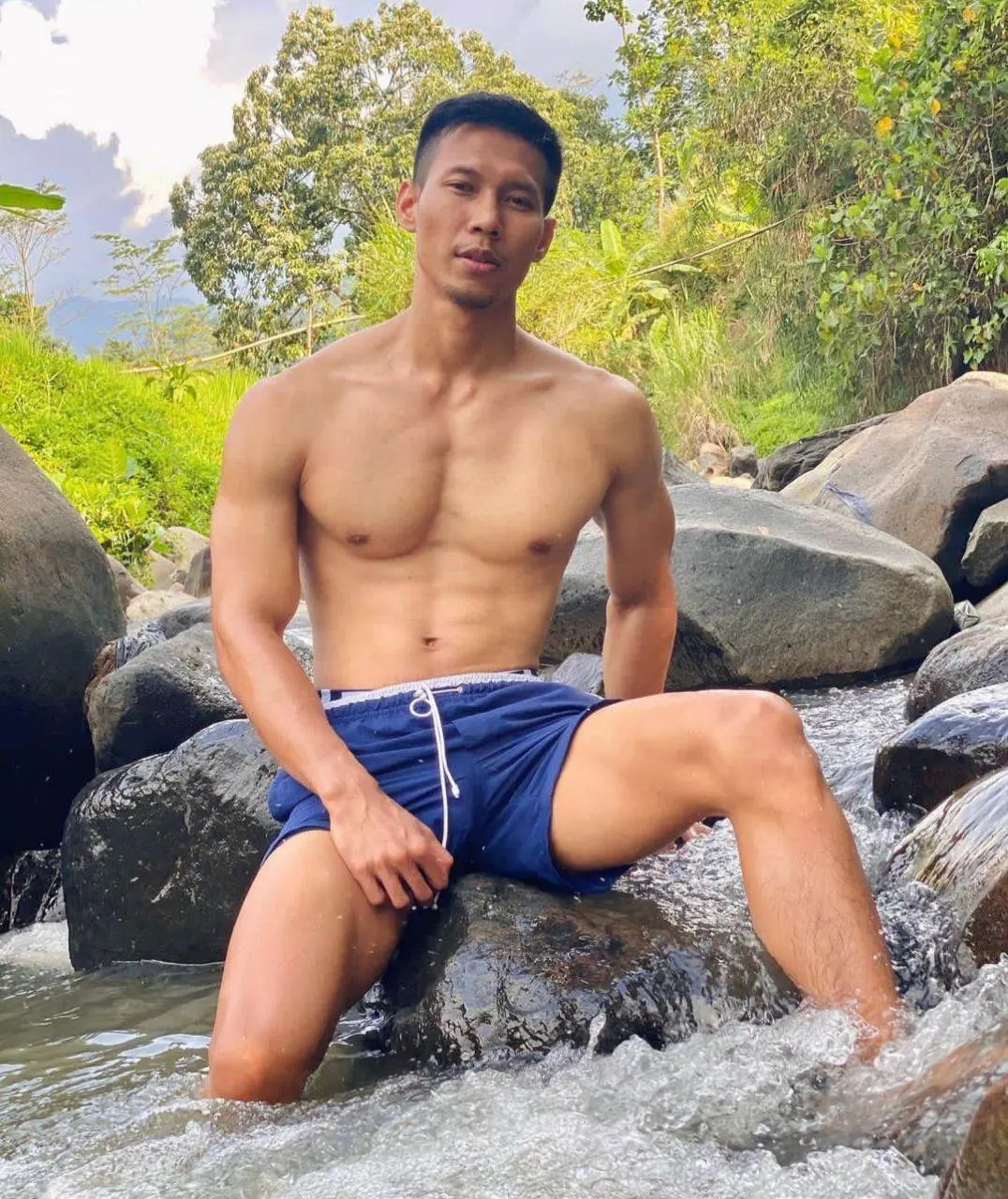 ผู้ชาย-ลำธาร-น้ำตก