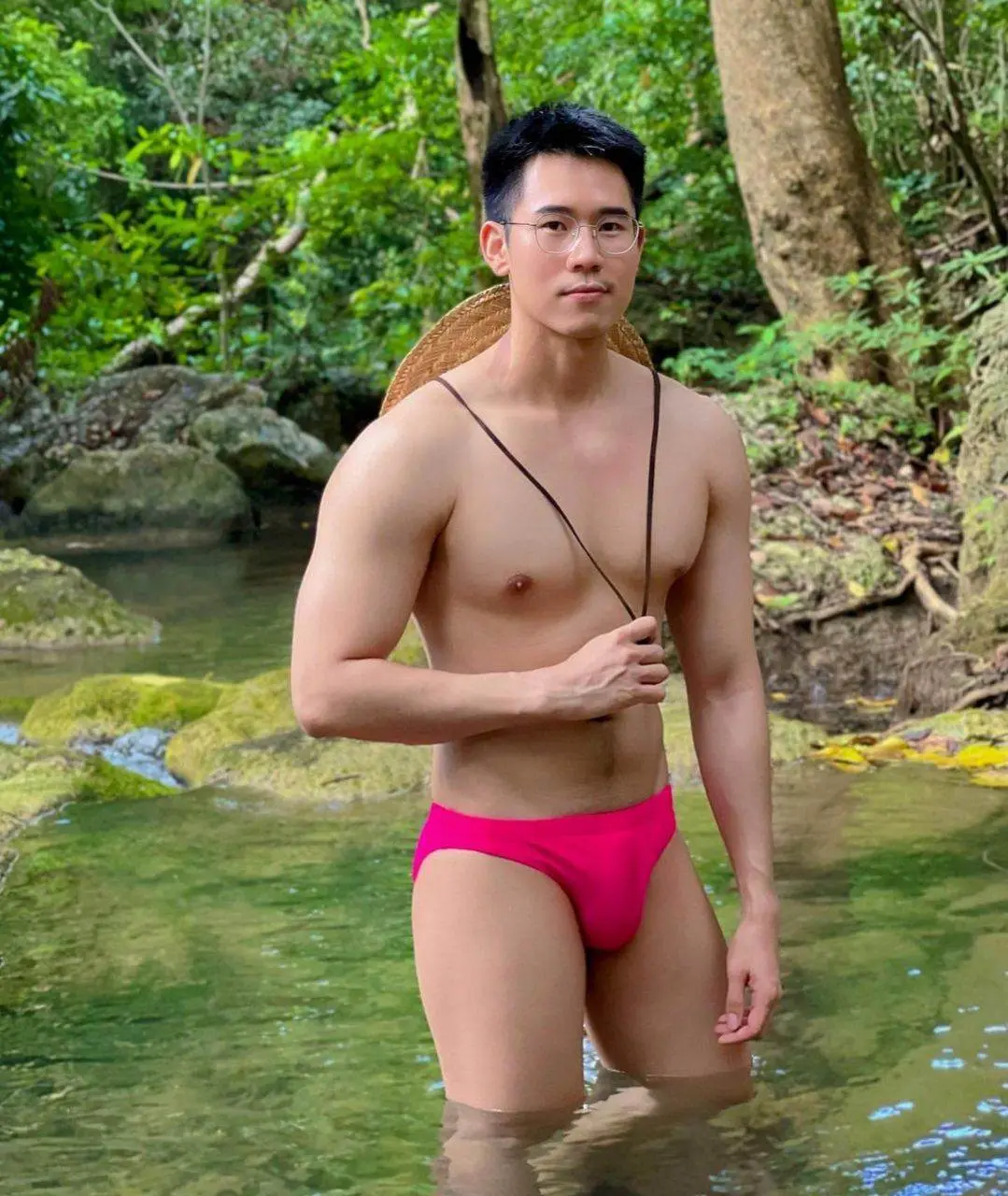 ผู้ชาย-ลำธาร-น้ำตก