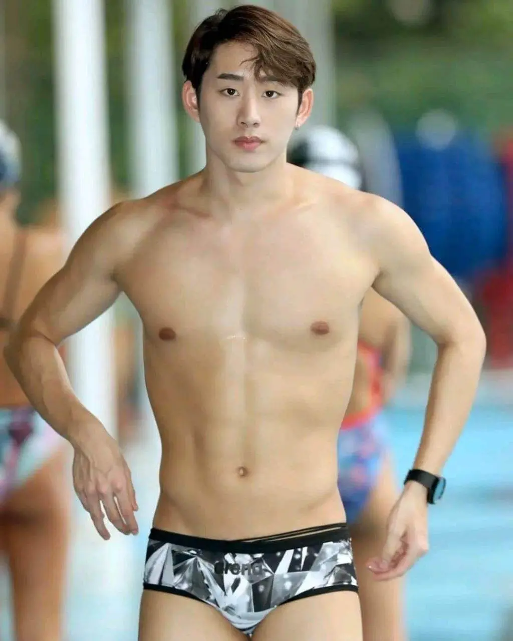 น้องเอสนักว่ายน้ำสุดหล่อ