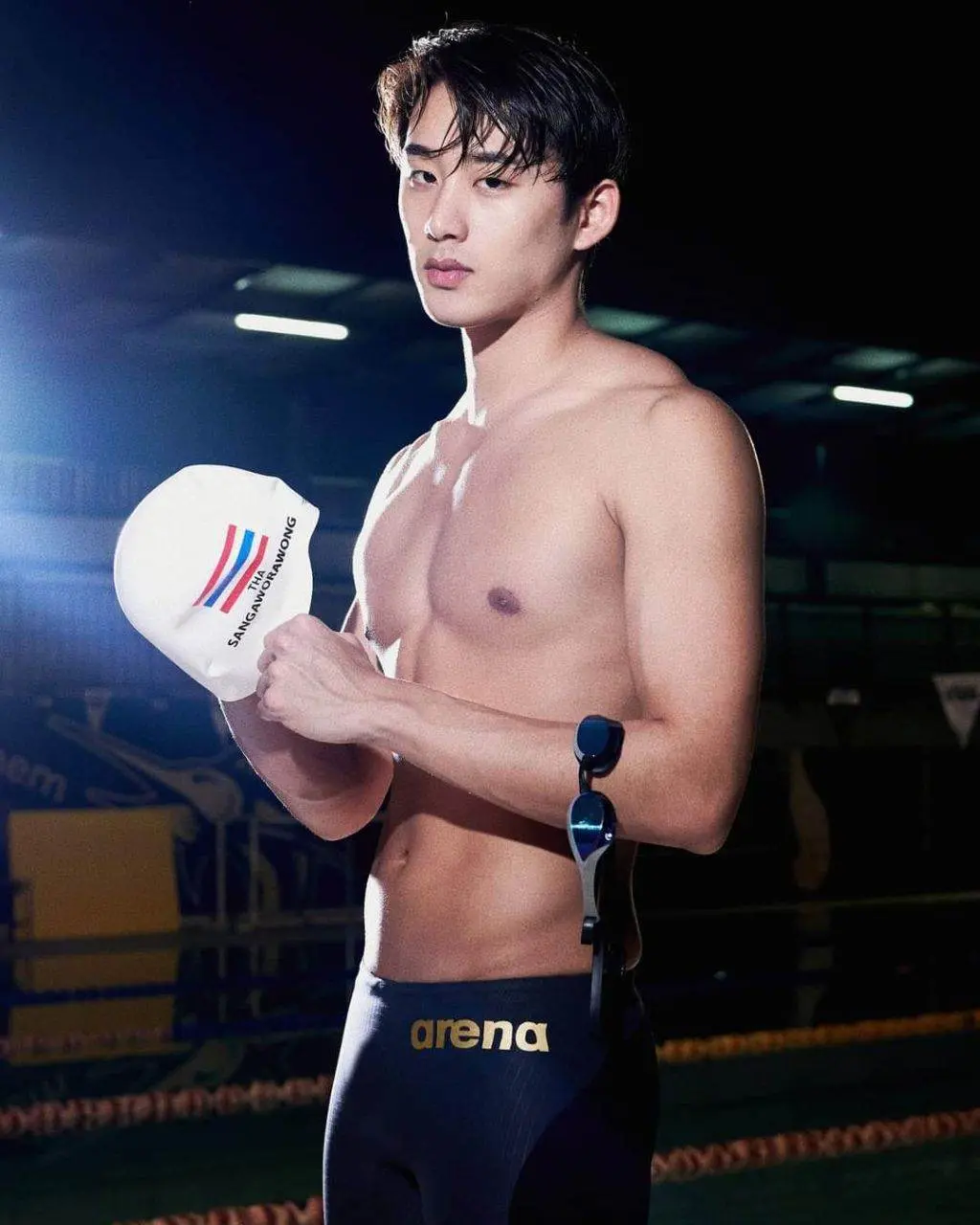 น้องเอสนักว่ายน้ำสุดหล่อ