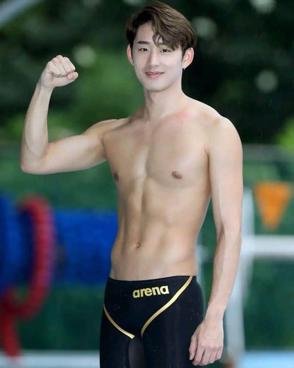 น้องเอสนักว่ายน้ำสุดหล่อ