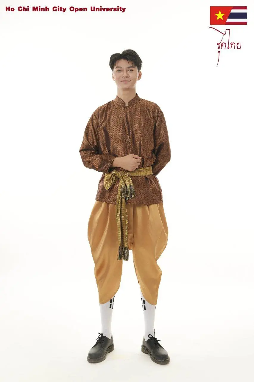 🇻🇳 Vietnamese students present the Thai Traditional Costume 🇹🇭