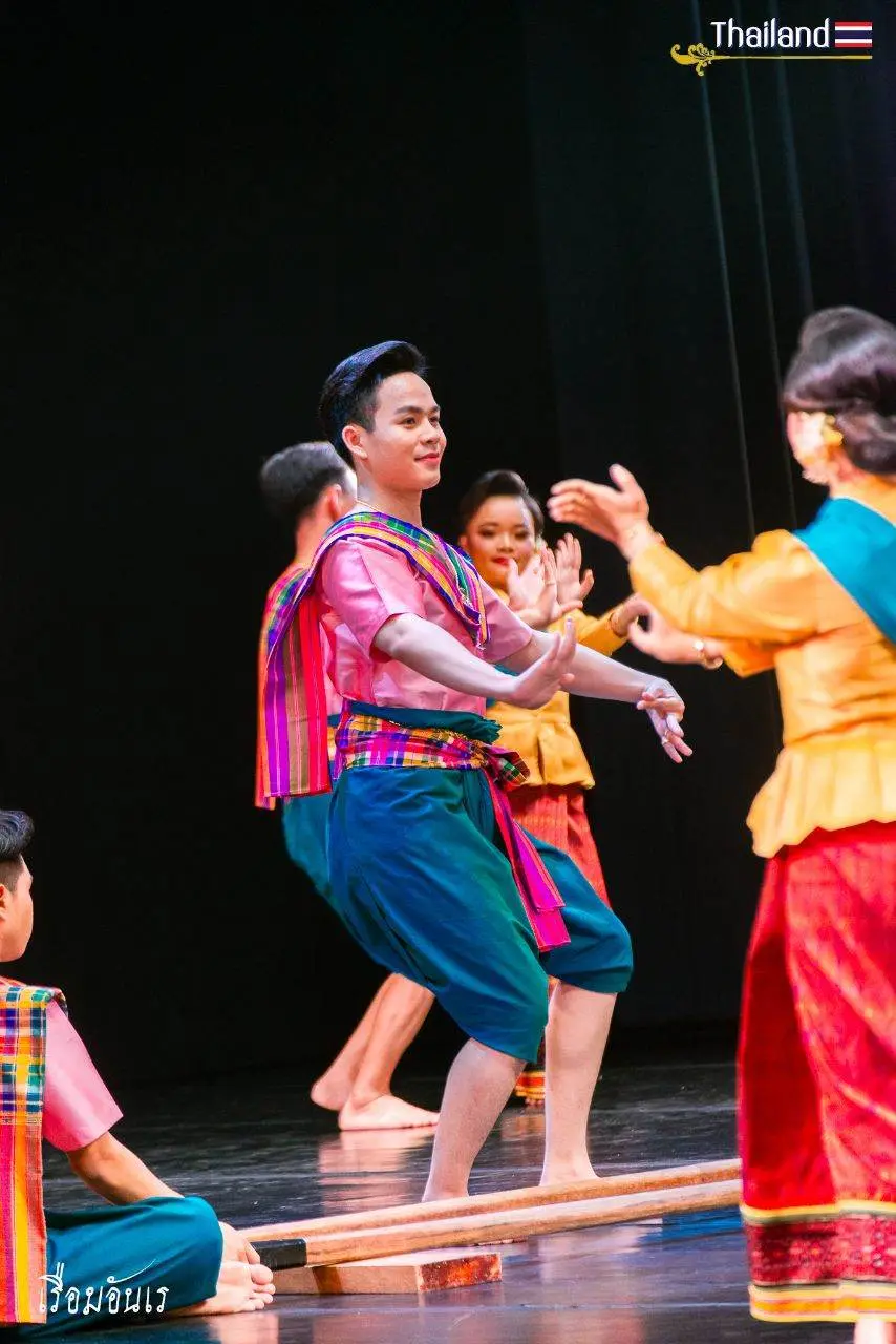 🇹🇭 THAILAND | REUAM AN RAY DANCE: ISAN FOLK PERFORMANCE