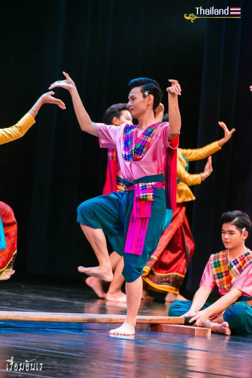 🇹🇭 THAILAND | REUAM AN RAY DANCE: ISAN FOLK PERFORMANCE