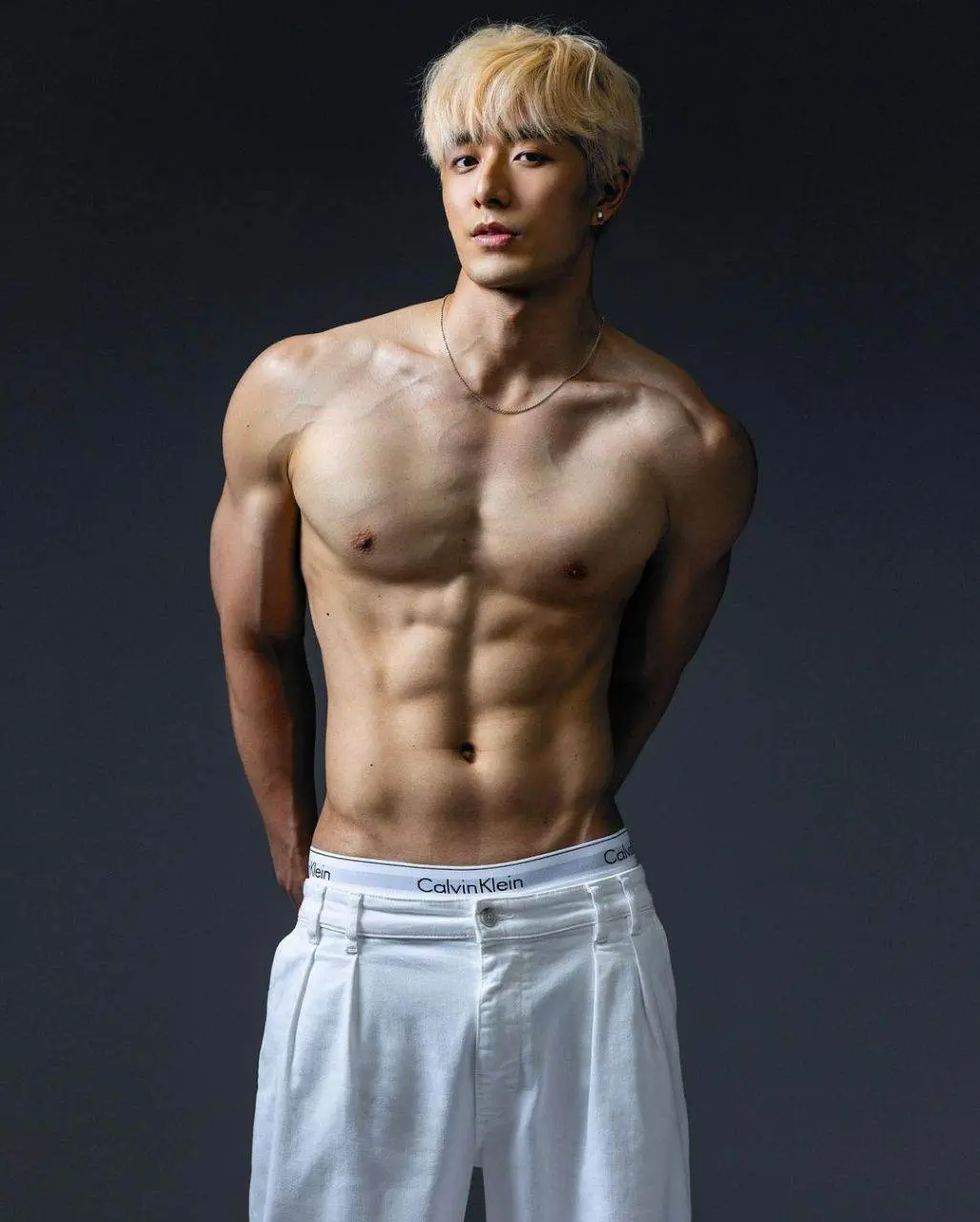 หล่อแบบ​ Peter Kuan