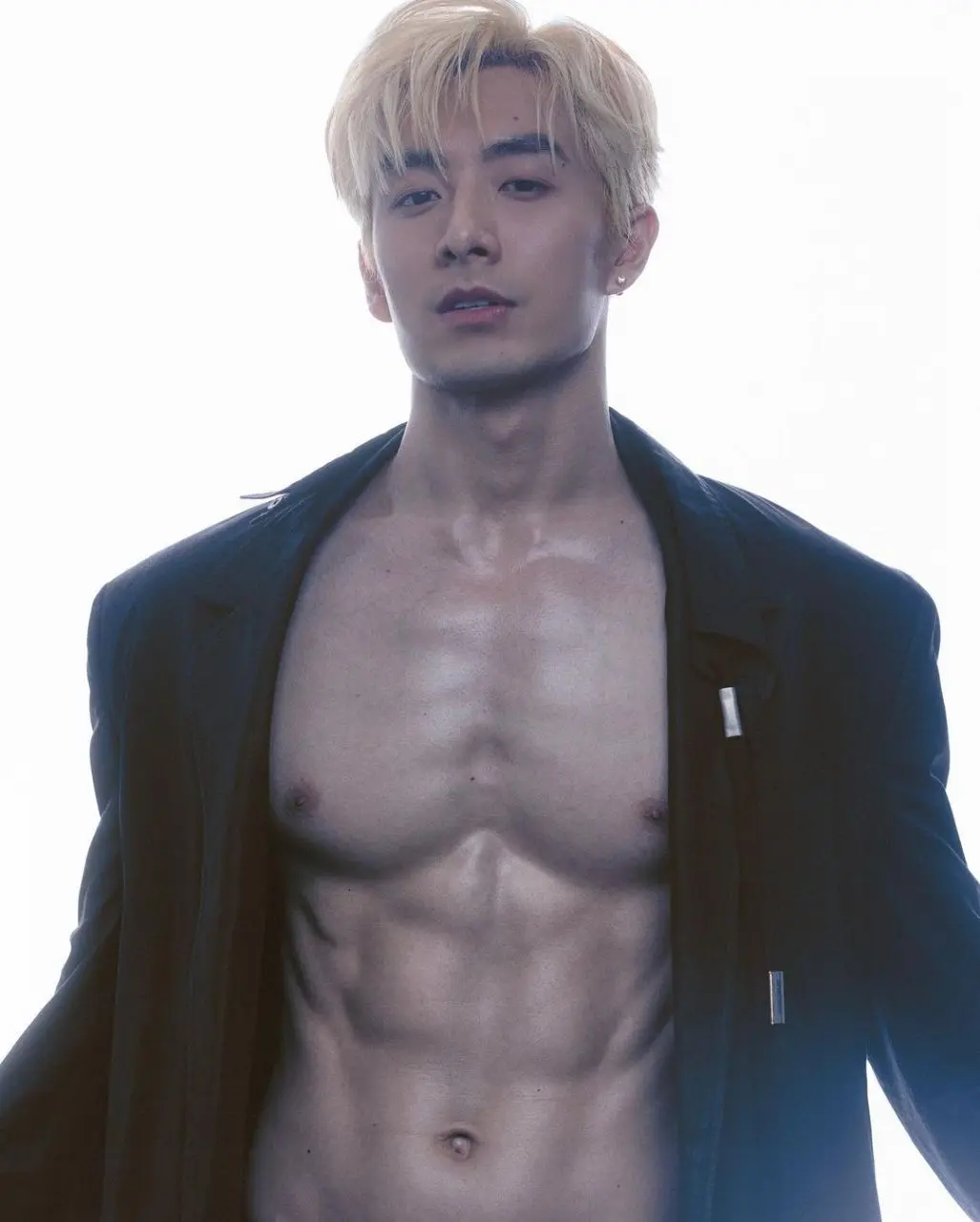 หล่อแบบ​ Peter Kuan