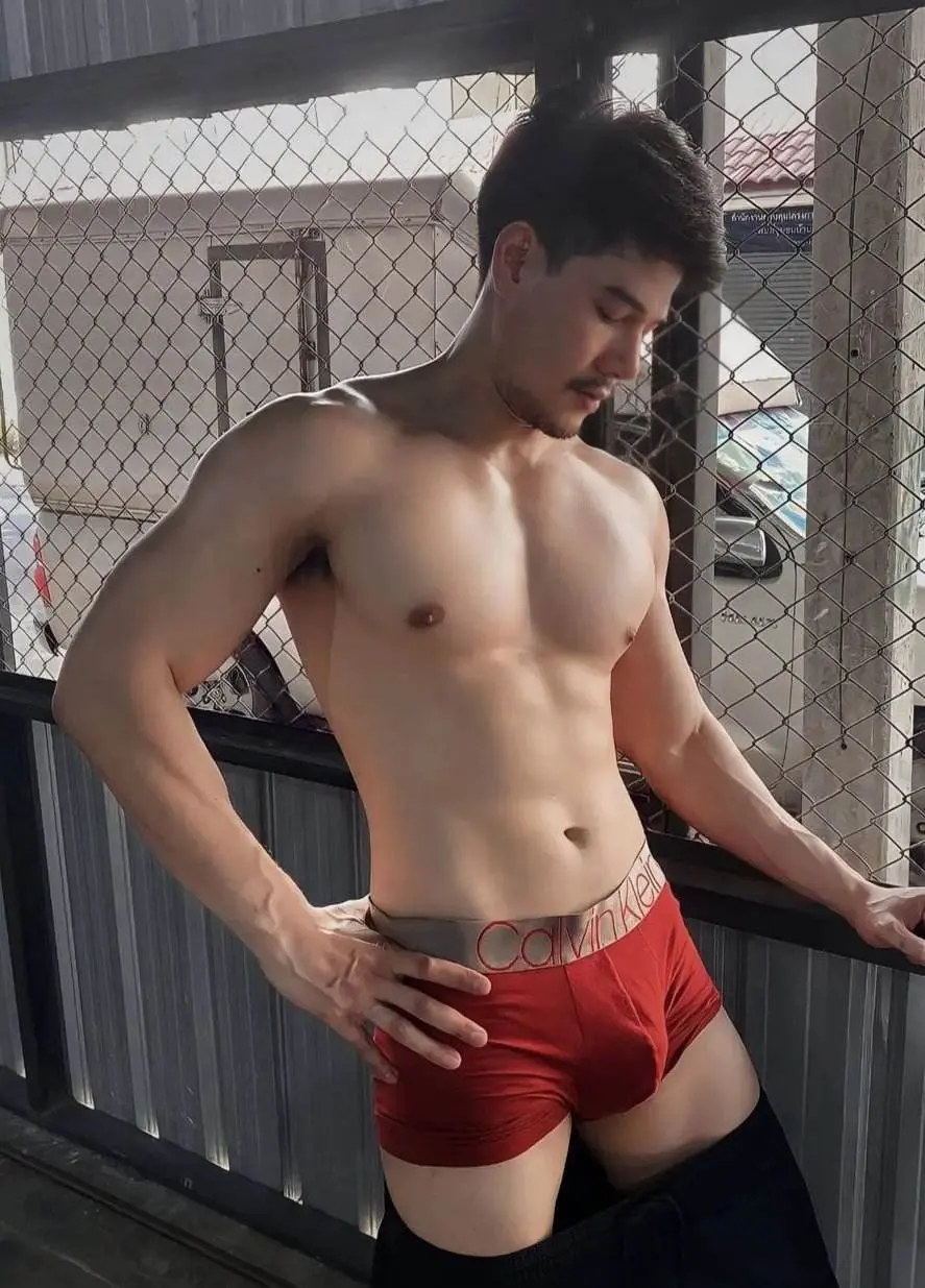 ถอดโชว์เรือนร่าง 2827