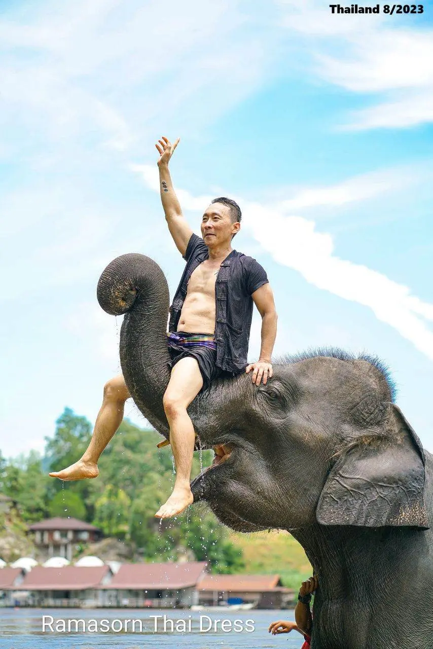 Thai Guy and the Elephant 🇹🇭