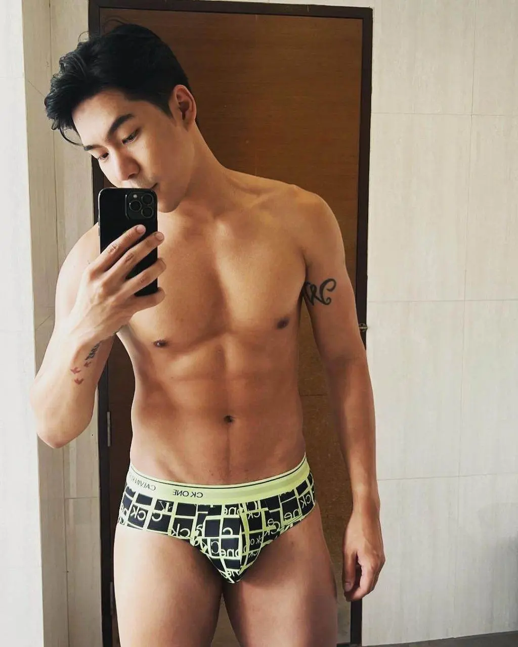 แอบดูไอจีผู้ชาย 25