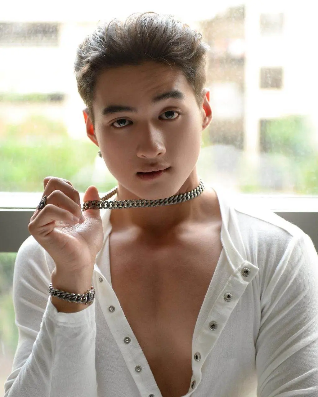 หนุ่มหล่อขึ้นปก 1179.1