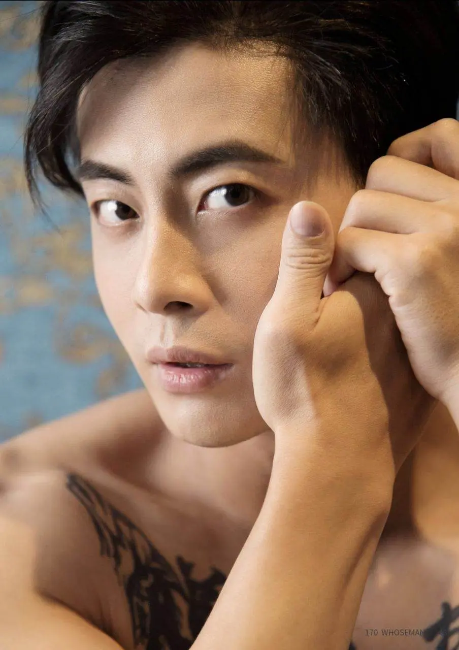 หนุ่มหล่อขึ้นปก 1180.1