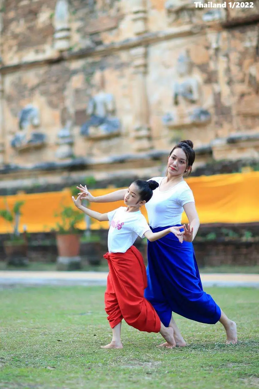 Thai Dance Practice 🇹🇭