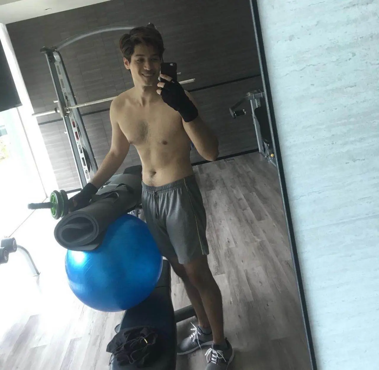 หนุ่มๆในฉากสงครามเงิน