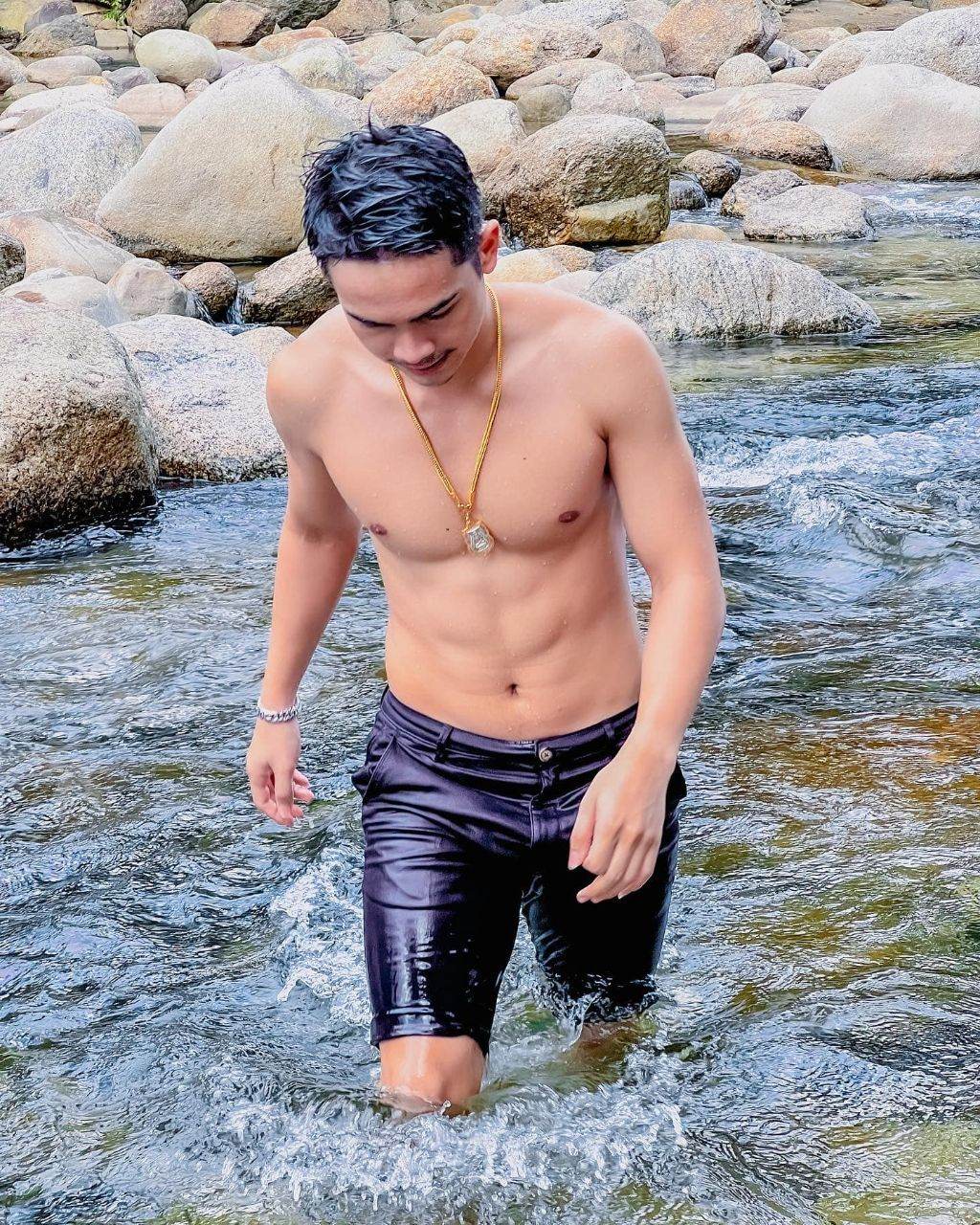 หล่อสดใสเดินไปมั้ย?พ่อเอ้ย