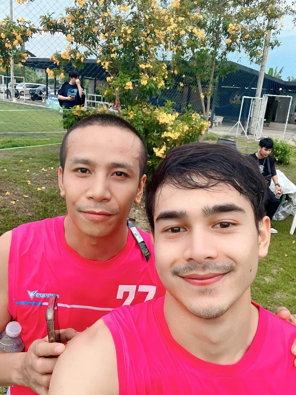 หล่อสดใสเดินไปมั้ย?พ่อเอ้ย