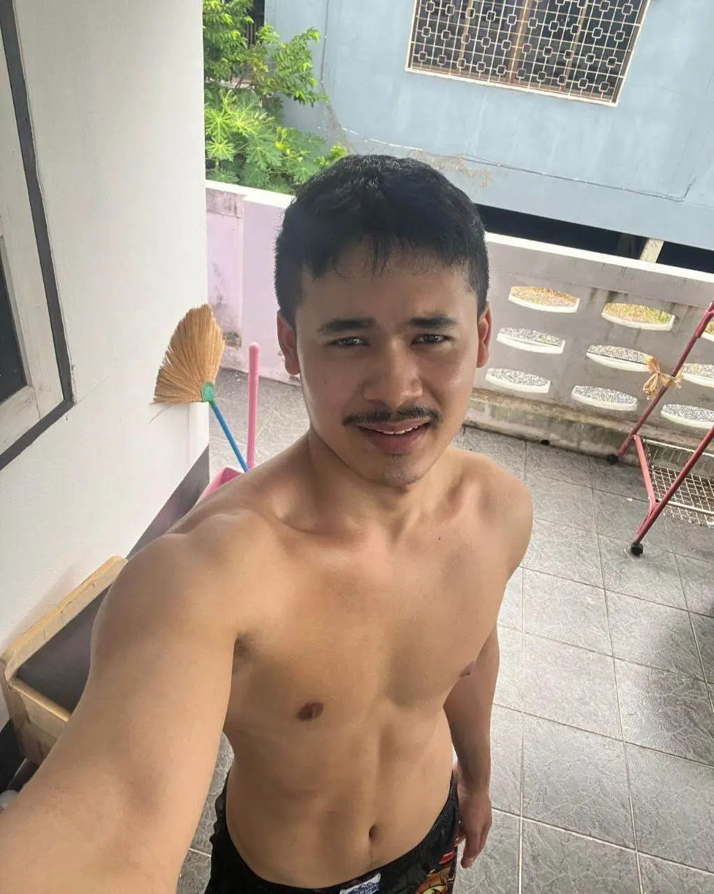 ชอบหนวดไหนน๊าา