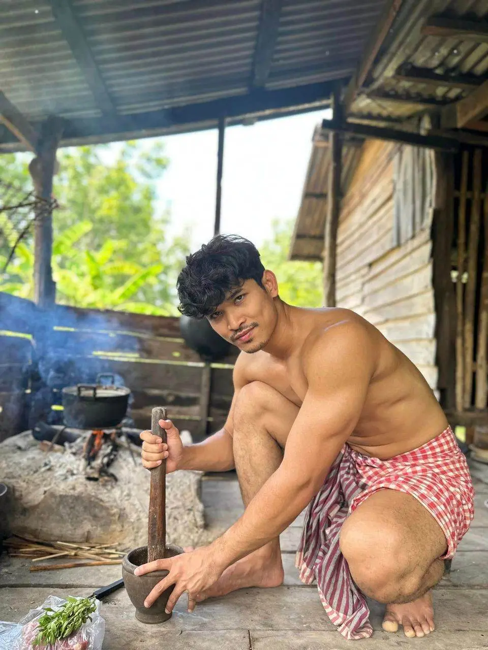 ผัวไทบ้านสากยาวจัง