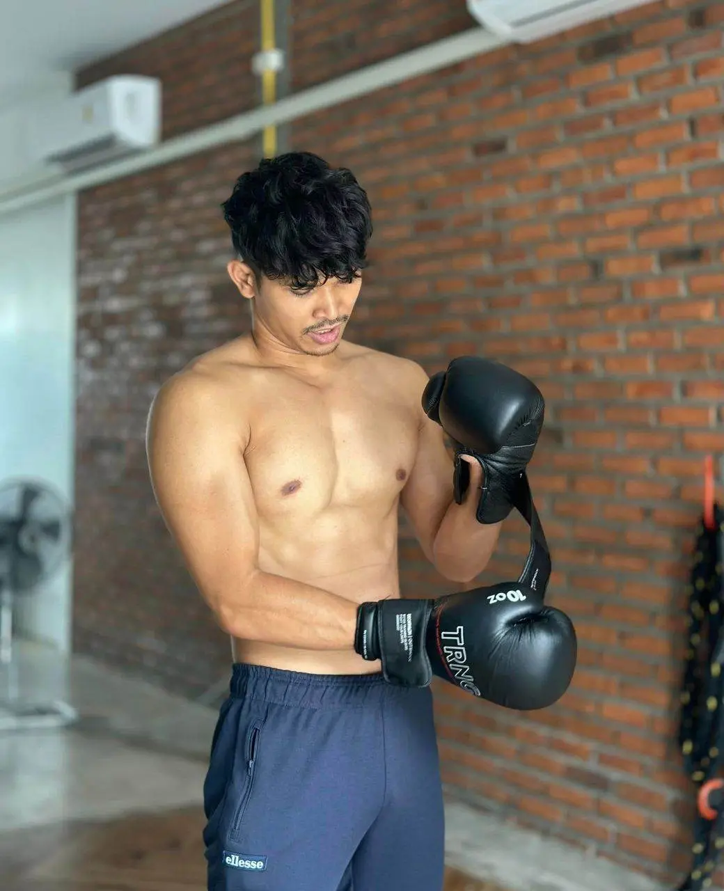 ผัวไทบ้านสากยาวจัง