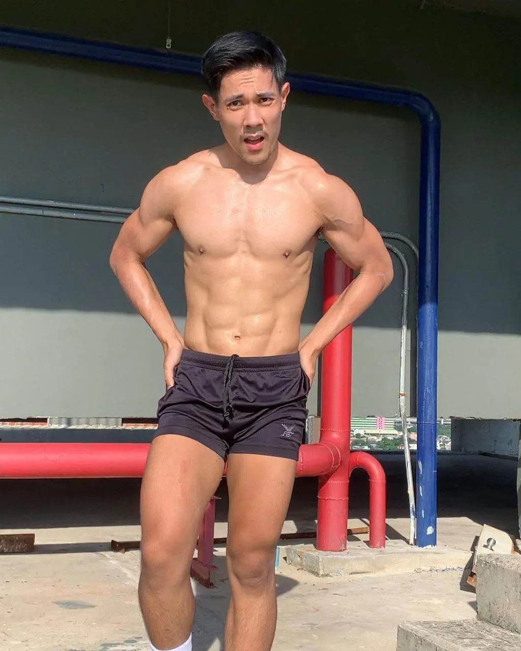 รวมสามีไทยบ้าน