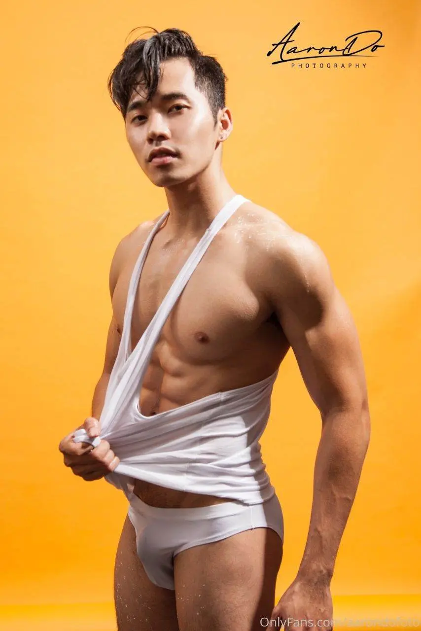 หนุ่มหล่อขึ้นปก 1182